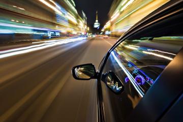 开云体育app-勇士隔空致敬哈登，关键时刻的巨星接管，是英雄史诗还是体系胜利？