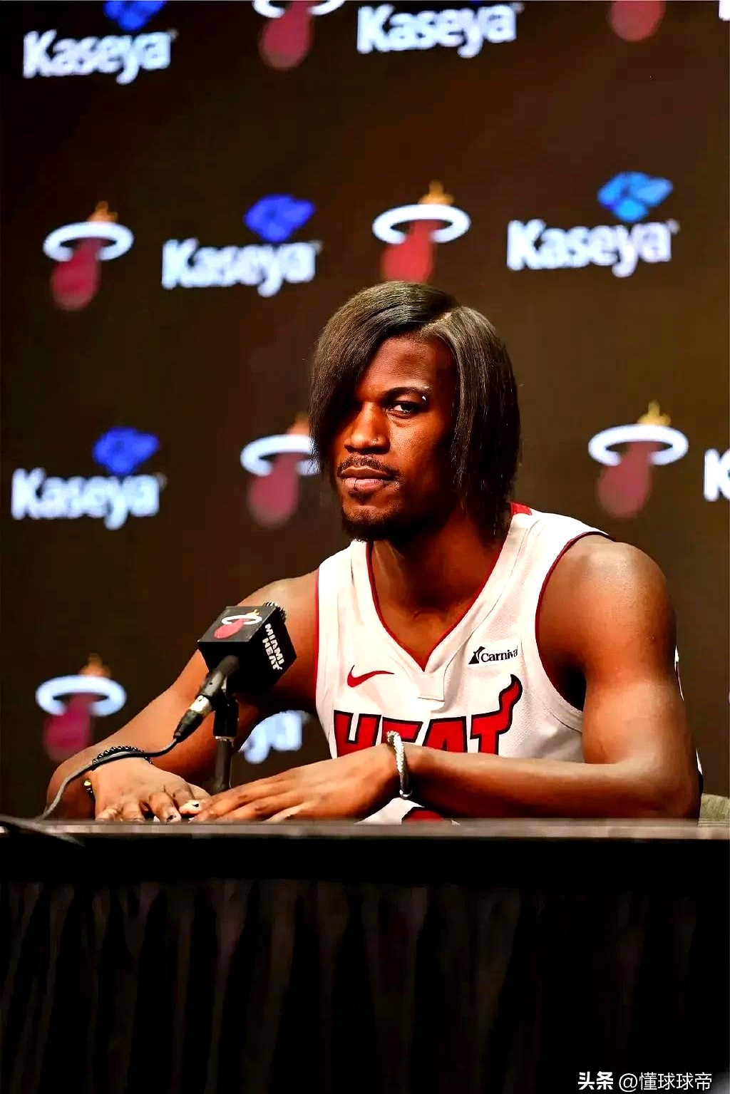 开云体育在线-热火大胜老鹰，取得东部第二