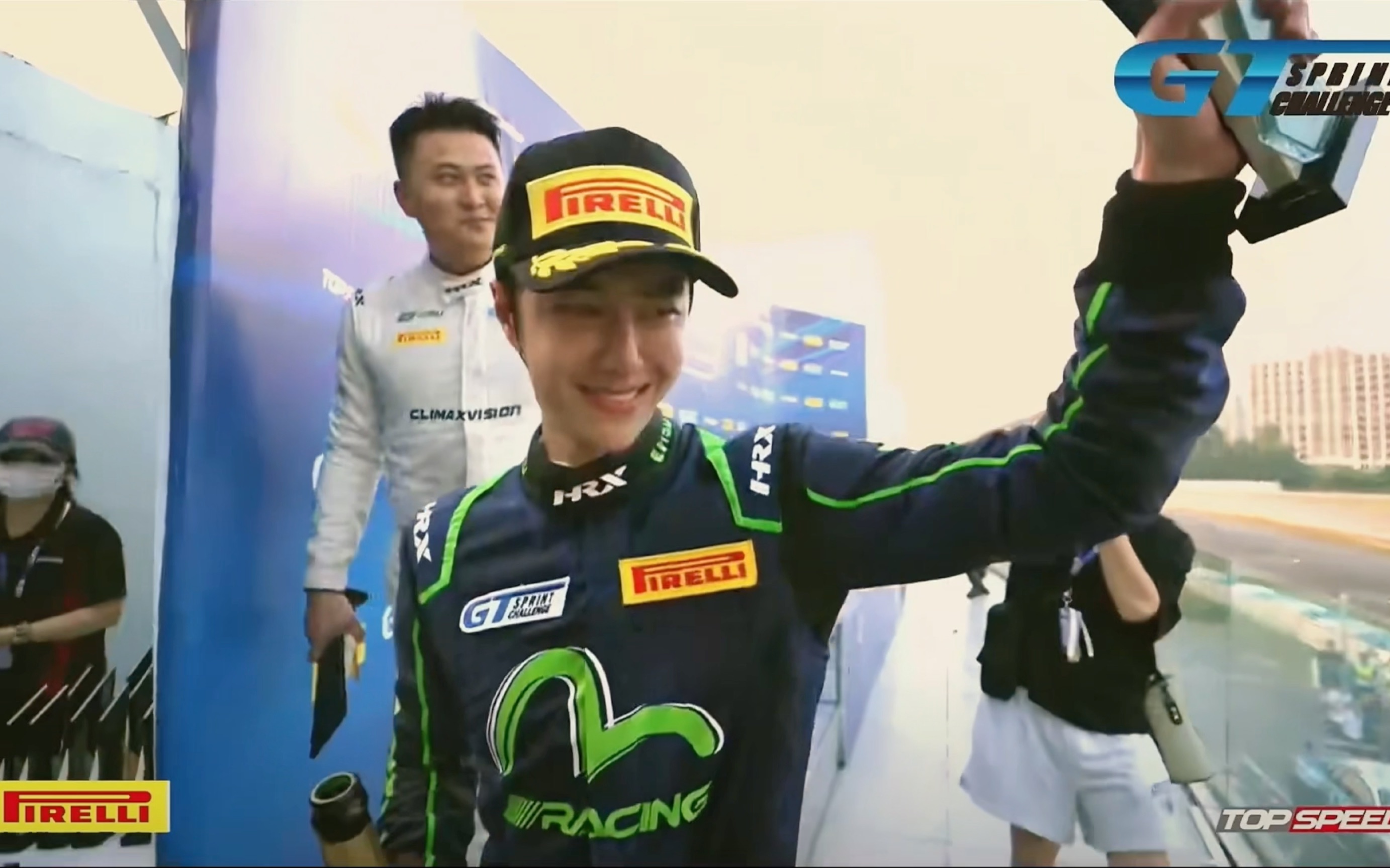 开云体育登录-神仙对局！赛车比赛过程堪比大片