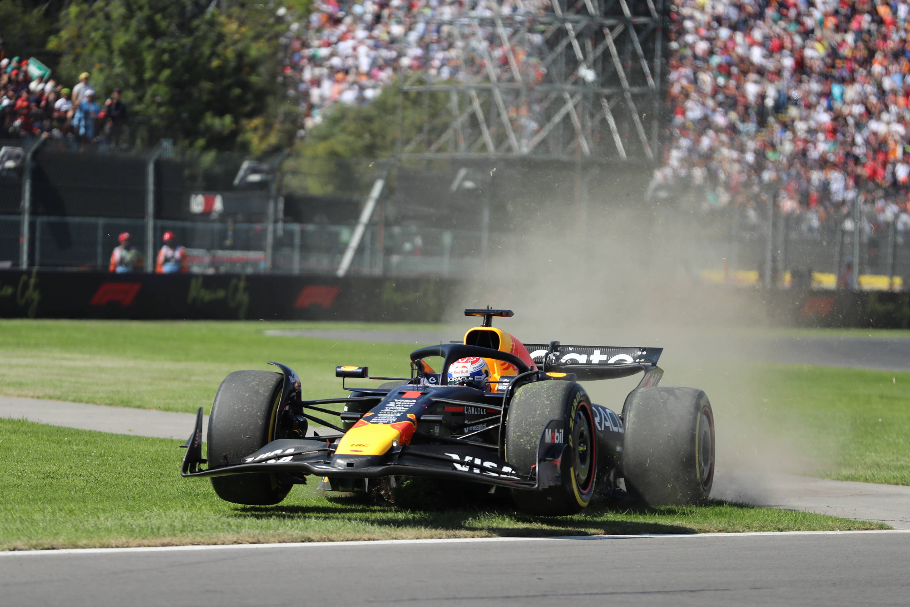 开云下载-迈凯伦险胜雷诺车队，诺里斯关键制胜