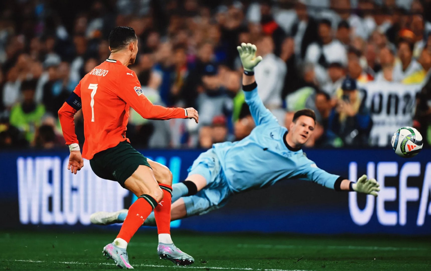 开云APP-葡萄牙队完胜英格兰队,波尔关键制胜