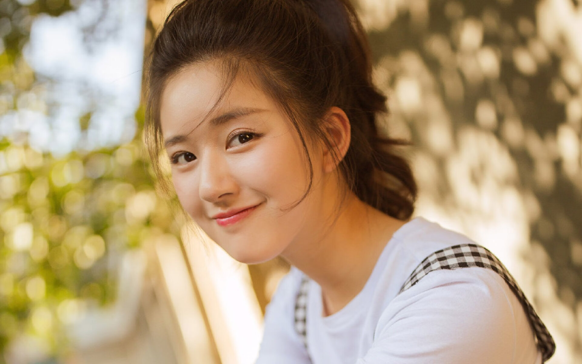 开云下载-隔空对话,团队铁壁与孤胆尖刀,现代足球的双面叙事