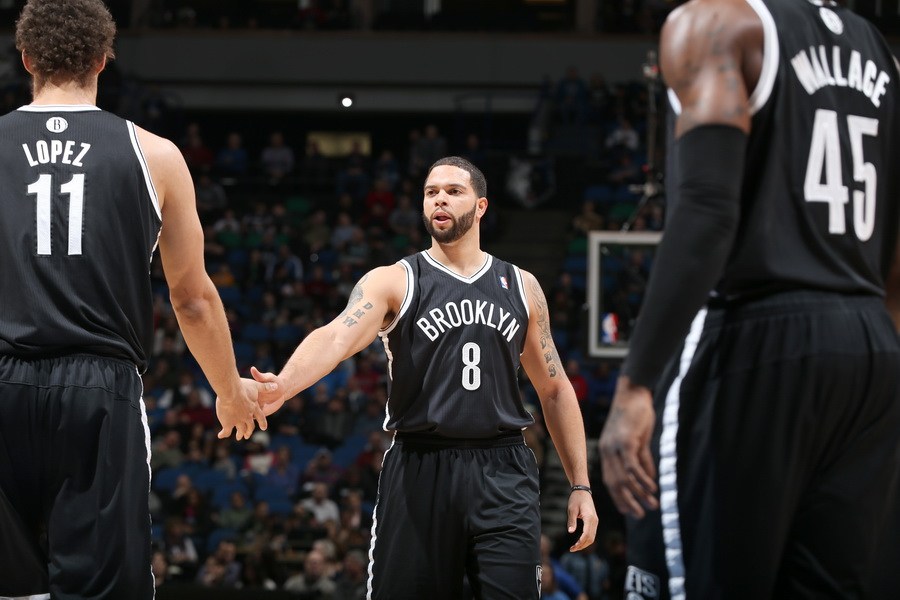 开云APP-篮网狂胜森林狼，克莱关键回合不手软