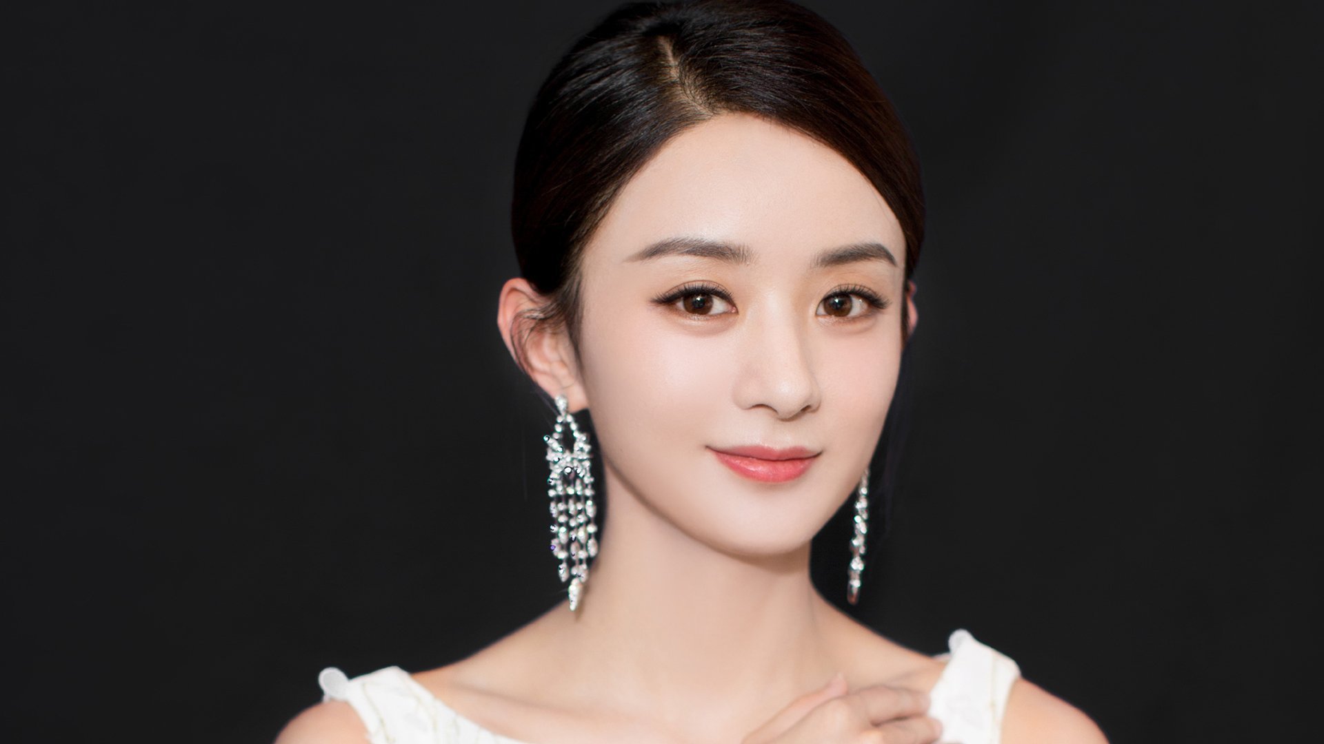 开云体育APP下载-致命抢断与超远三分，福克斯末节17分逆天改命