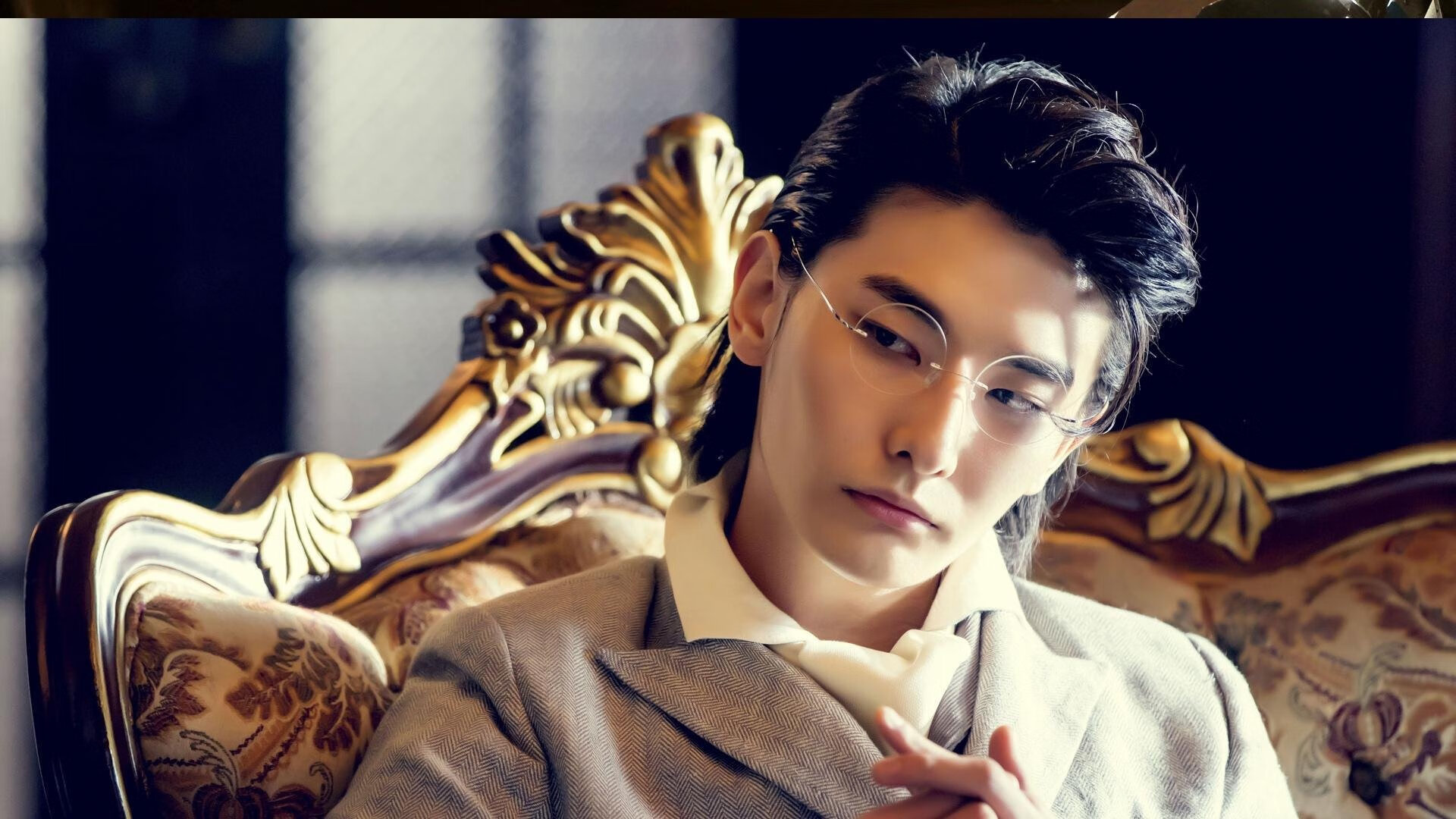 开云体育下载-夜幕下的王者，F1街道赛引擎咆哮中，赖斯如何力挽狂澜